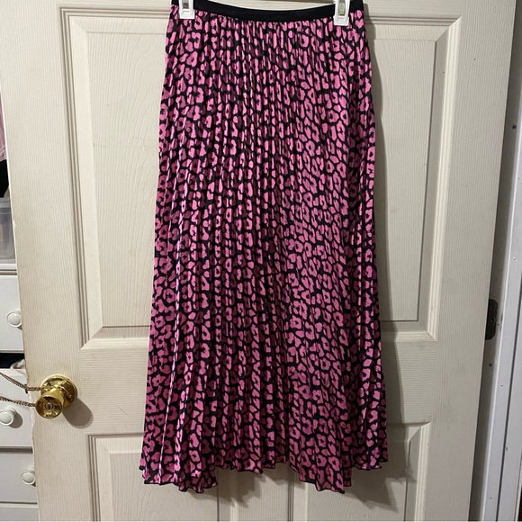 Dresses & Skirts - pink & black leopard print skirt NWOT